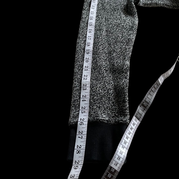 ROOTS Sweater Size L - Picture 4 of 8